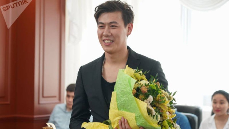 Димаш "Славян базарын" жеңіп алған Әділхан Макин жайлы жазба қалдырды