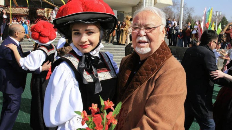 81 жастағы Асанәлі Әшімов Алматыда Наурыз мейрамын тойлап жүр