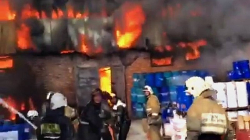 Алматыда қойма өртенді
Алматыда қойма өртеніп кетті