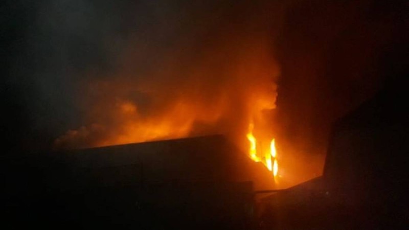 Алматыдағы жойқын өрт: үш жеке тұрғын үй отқа оранды