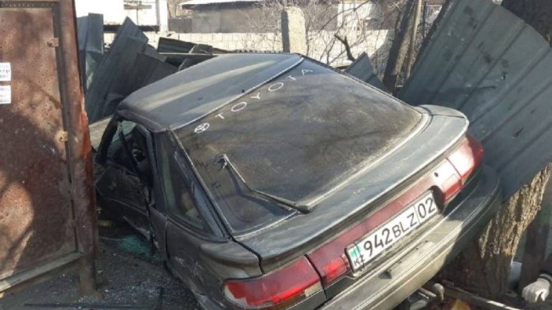 Алматыда көлік аялдамаға соғылып, бір адам көз жұмды