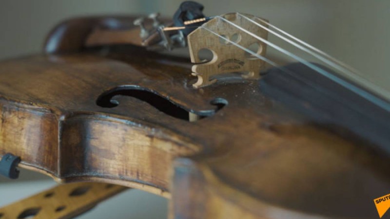 Бағдат Әбілханов көне скрипкасы туралы айтып берді