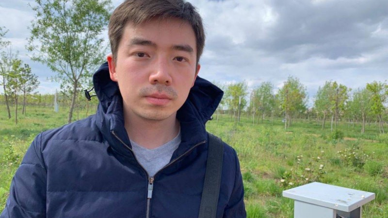 Әлімжан Ізбасаровты полиция көшеден ұстап алып кетпек болды