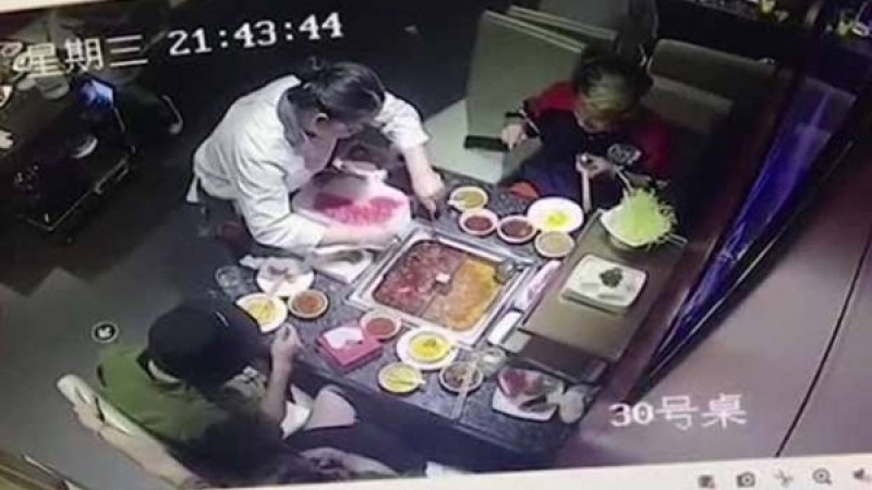 Видеошок: Сорпаға шақпақ (зажигалка) құлатып алса не болады?