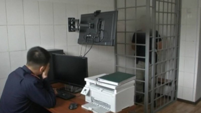 Алматыда 11 жастағы қызды әкесінің қарызы үшін ұрлап кеткен