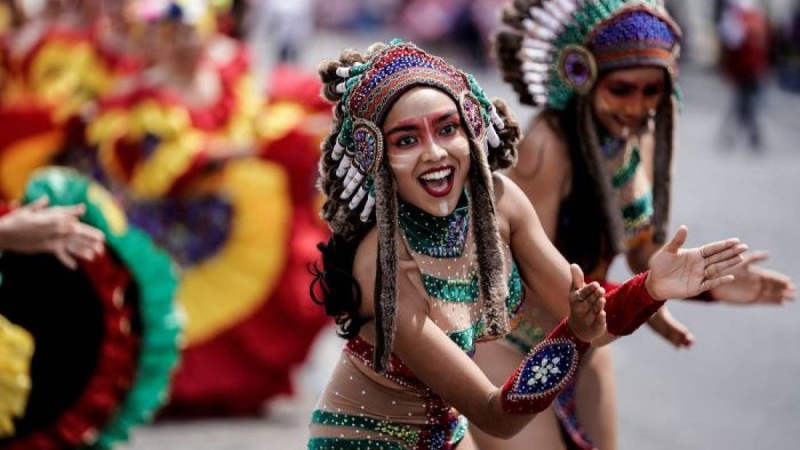 Кариб теңізінің сұлулары: Париж карнавалың айшықты сәттері