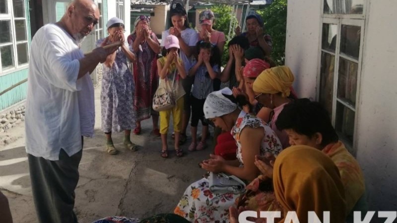 Көз тиген, жын кіргендерге дем салатын түркістандық қария бар-жоғы 30 теңге алады: "Артық берсең, алмайды" - Қазақстан жаңалықтары