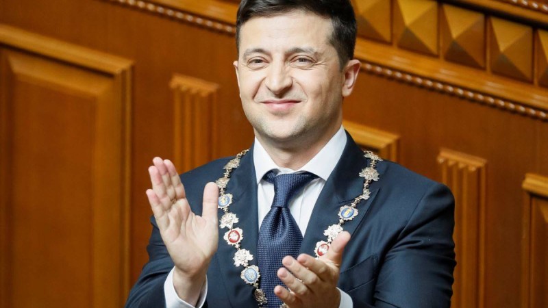 Украина президенті Зеленский ел парламентін таратты