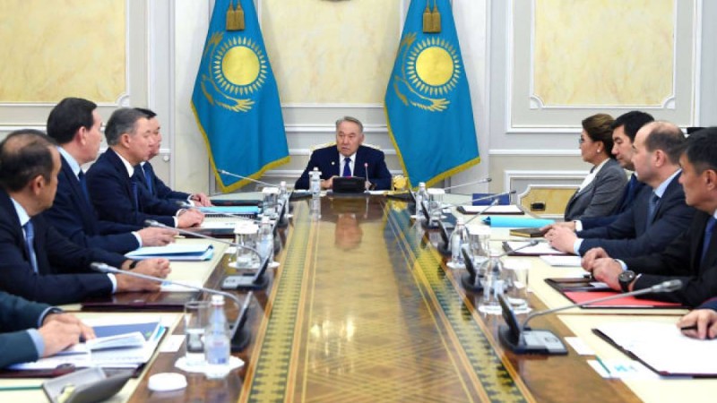 "Интернеттен қауіп көп": Назарбаев үкіметке тапсырма берді