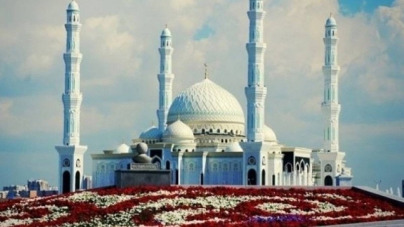 Ораза кезінде темекі шегіп, бетке опа-далап жағуға бола ма: Мүфтият жауап береді