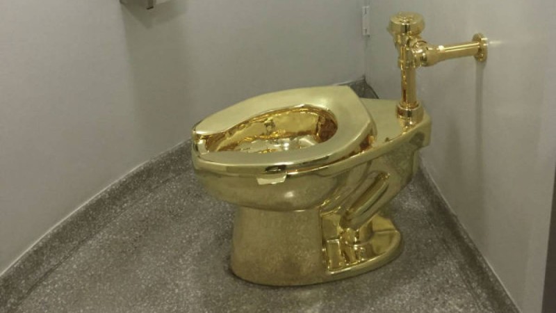 Нұр-Сұлтанда алтын әжетханасы бар үй сатуға шығарылды