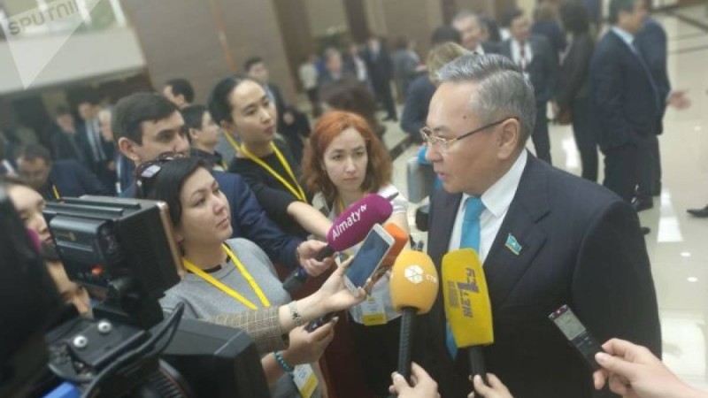 Депутат денсаулыққа зиян тауарлардың көптігіне алаңдады