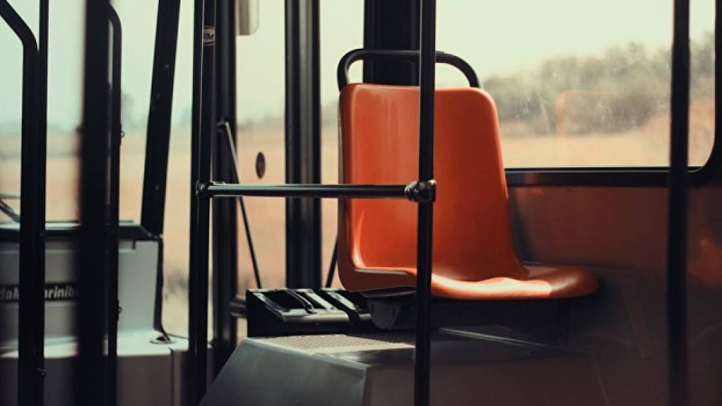 Ішінде 23 жолаушы отырған автобус "Алматы-Өскемен" жолында аударылып қалды