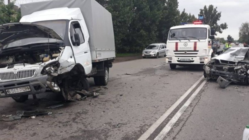 Алматыда екі көлік бетпе-бет соғылды: төрт адам зардап шеккен