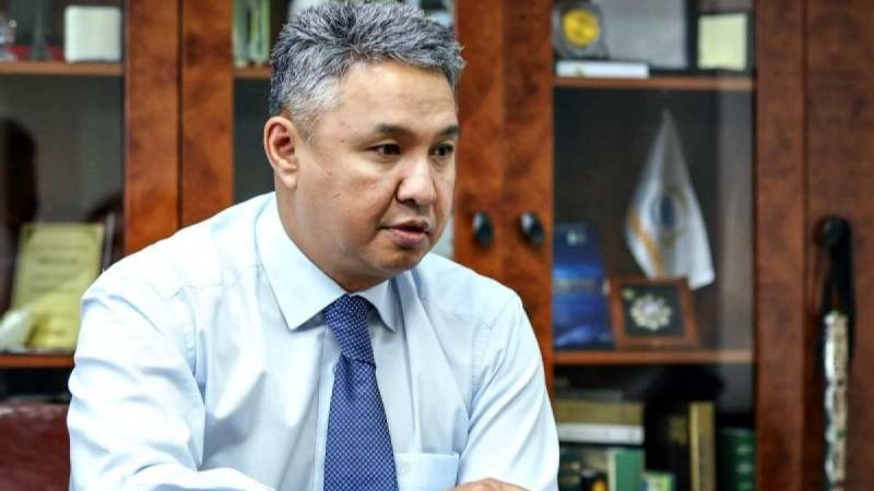 "Рақымшылықты тонап жатқандарға емес, халыққа жасау керек": Азат Перуеашев жемқорларды елден шығармауды ұсынды
                                Депутат халық қазынасынан ақша ұрлайтындарға қатаң жаза қолдануды сұрады