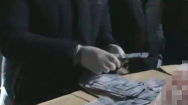 2 млн теңге пара алған тергеушілердің видеосы жарияланды