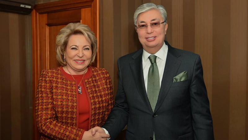 Тоқаев Валентина Матвиенконы Достық орденімен марапаттады