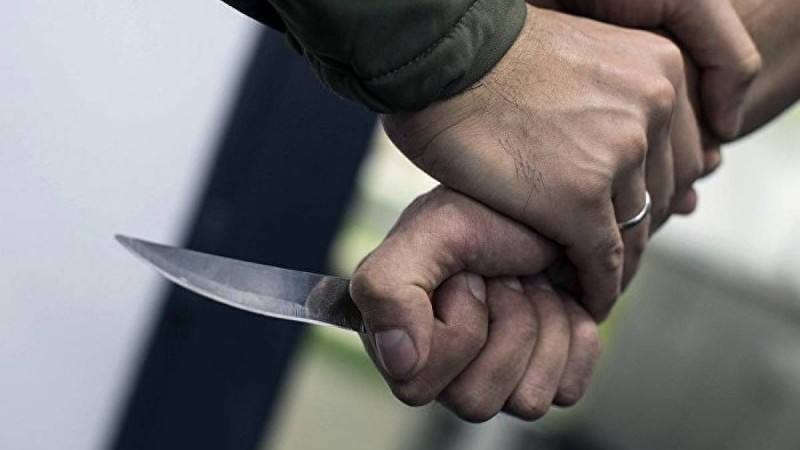 Астана жаңалықтары: көшеде пышағын жалаңдатып жүрген жігіт ұсталды