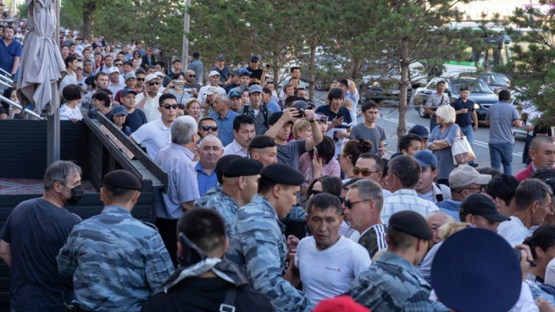 Ішкі істер министрі заңсыз митингілер кезінде қанша адам ұсталғанын айтты