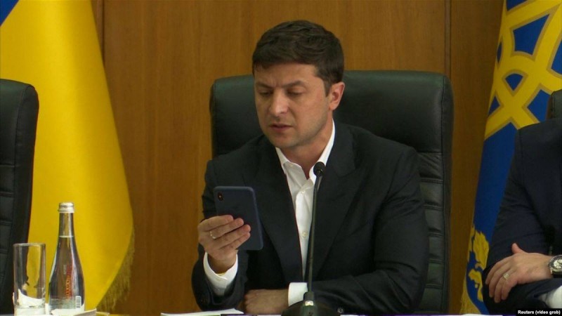 Зеленский бұрын сотталған шенеунікті жиыннан қуып шықты