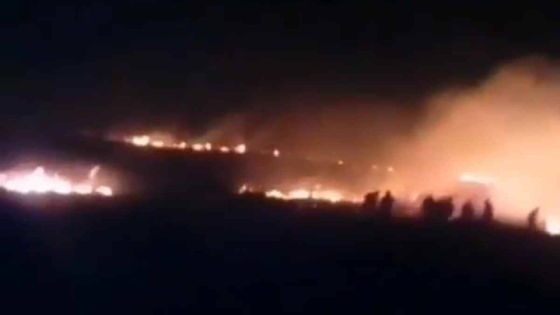 "Елді мекенге жақындап келеді": Баянауылда алапат өрт шықты
Өрт орнына облыс әкімі Болат Бақауов аттанды