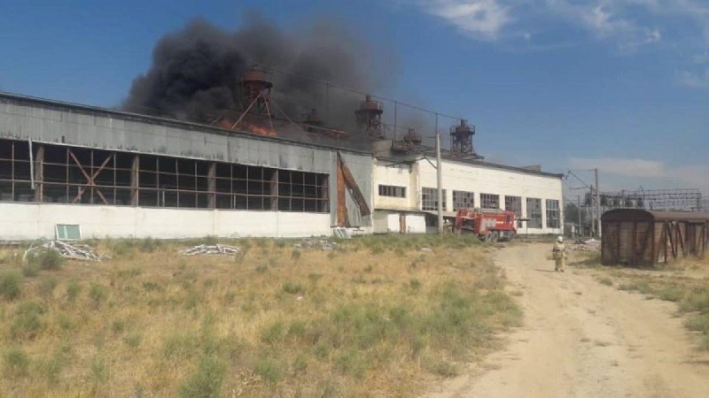 Арыста өрт болып жатыр
Өрттің шығу себебін облыс әкімінің кеңесшісі түсіндірді