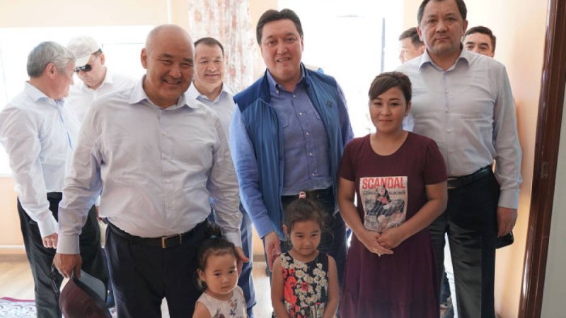 Мамин Арыстағы жарылыстан кейін жөнделген үйде болды – видео  