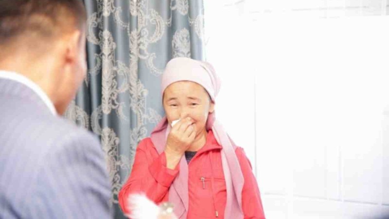 "Біреудің пешін жағып, еденде ұйықтаған": Қанат Ислам көпбалалы анаға елордадан екі бөлмелі пәтер алып берді (видео)
8 балалы ана бұған дейін өзгенің отын жағып, үйін тазалап күнелтіпті