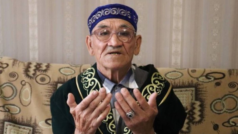 Батагөйлер арасында чемпион атанған ақсақал бата берудегі басты кемшілікті атады