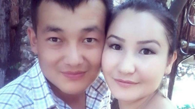 "Үш еселеніп қайтты": Елордада көшеден 5 млн теңге тауып, иесіне қайтарған ер адам ойда жоқта баспаналы болды 
Журналист: Бұл дүниеде не жасасақ та, өзімізге қайтады