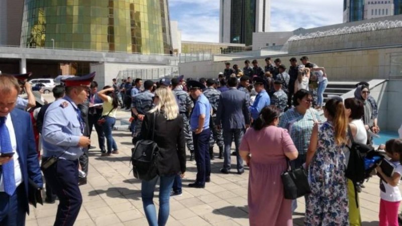 Кезекке тұрмайды, бірақ баспана талап етеді: елорда әкімдігі митингілер туралы