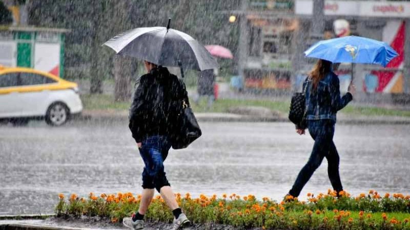 Алдағы күндері елімізде күн суытады
                                Кей жерлерде жаңбыр, бұршақ жауып, найзағай ойнайды