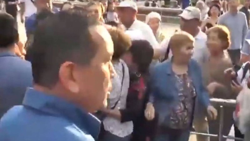 полицейлер мен наразы топ қалай әрекет етті – видео