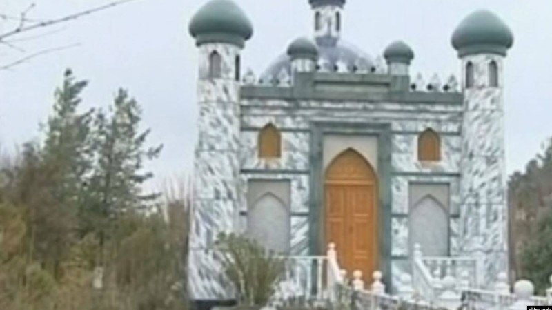 Тәжікстанда заңсыз салынған кесенелер мен мазарларды бұзады