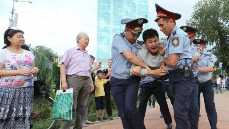 ІІМ: 6 шілдеде өткен митингілерде 100-ден аса адам ұсталды
Министр ұсталғандарға қатысты қандай шара қолданылғанын айтты