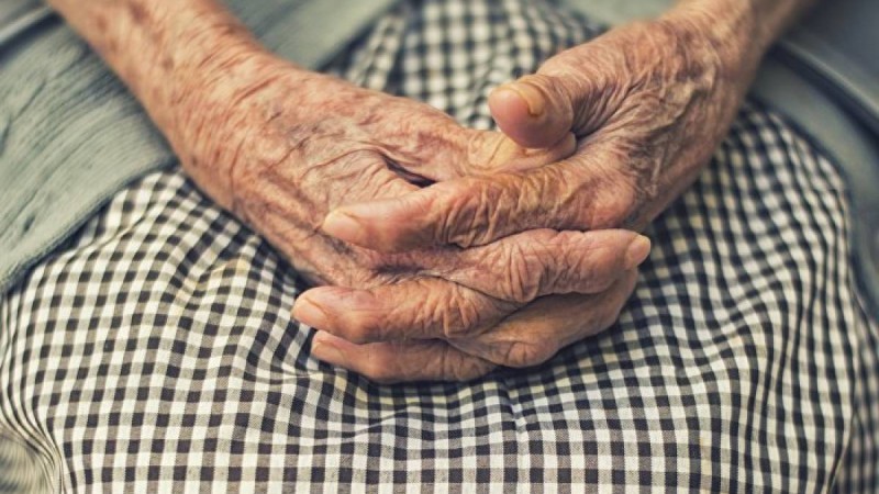 Грозный қаласында зейнеткер пәтерін жөндеу үшін мүгедек болған