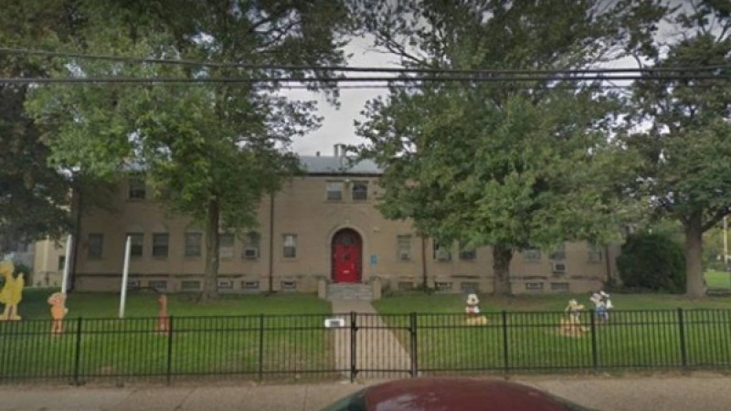 Видеошок: Бүлдіршін балабақшаға бір дорба есірткі алып кірген