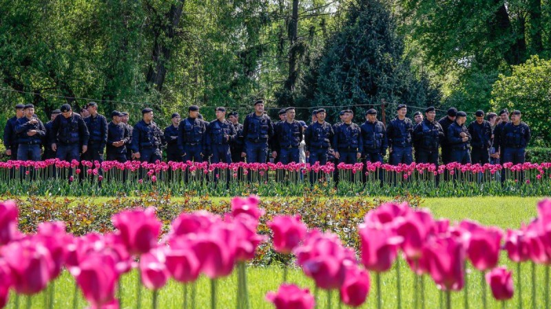 «Қазақстандағы күлкілі һәм қаһарлы демократия»