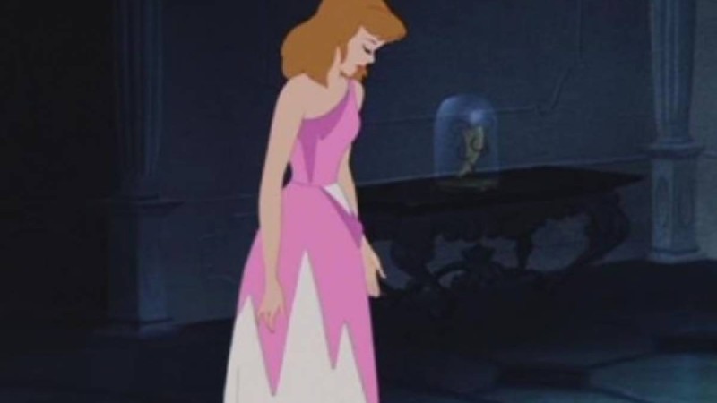 Желіде жас келінді көйлегі үшін мазақ еткен