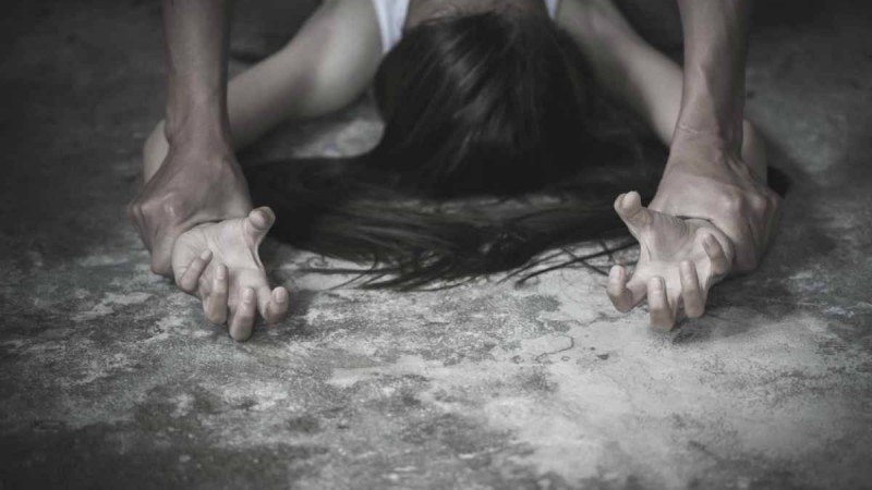 "Қаланың сыртына апарып, көміп тастаймыз деп қорқытты": Елордада топтық зорлыққа ұшыраған қыз мән-жайды айтты - Қазақстан жаңалықтары