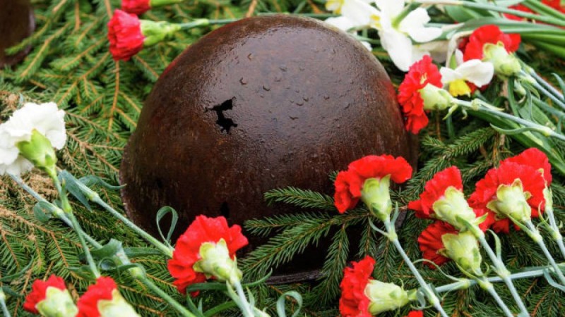 қазақстандықтар Ресейдегі әскери мемориалды жөндеп жатыр