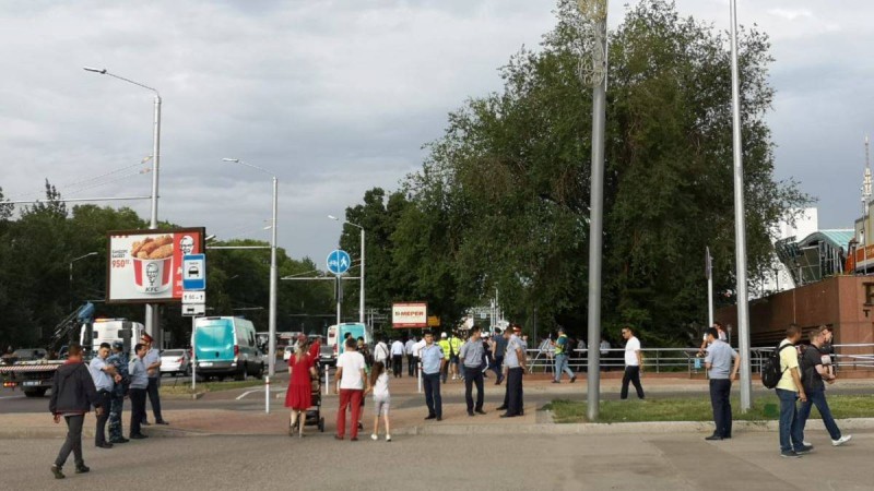 Алматыда полиция бірнеше адамды ұстап әкетті