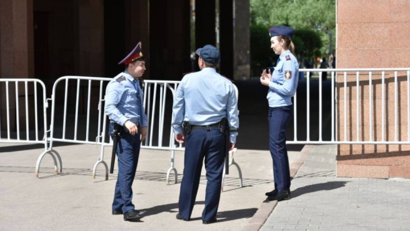 Үкімет үйінің алдында арнайы жасақ неге көбейді