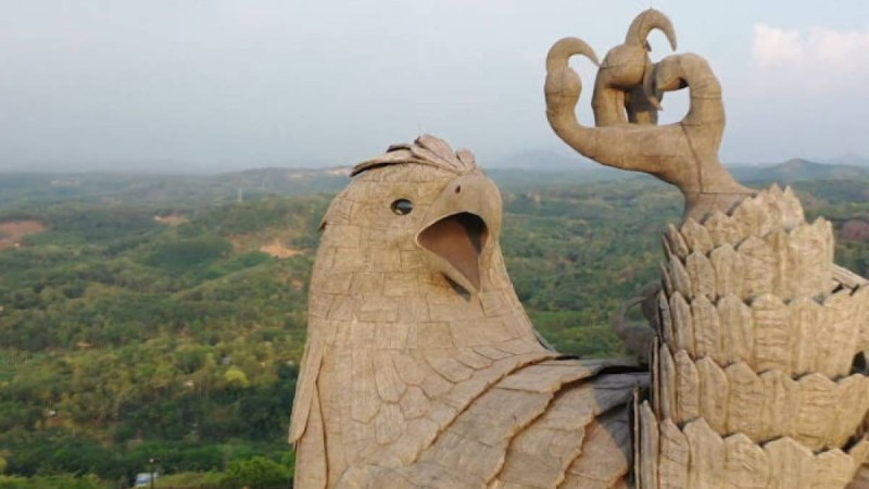 Ғаламшардағы ең үлкен құс мүсіні қалай көрінеді – видео  