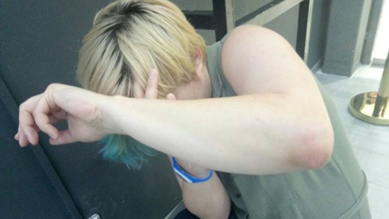 Нұр-Сұлтанда такси жүргізушісі көлігінде отырған қызды соққыға жықты