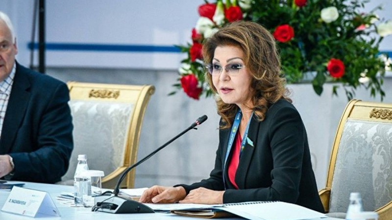 Дариға Назарбаева жаңа сенат депутаты Айгүл Қапбарованы таныстырды