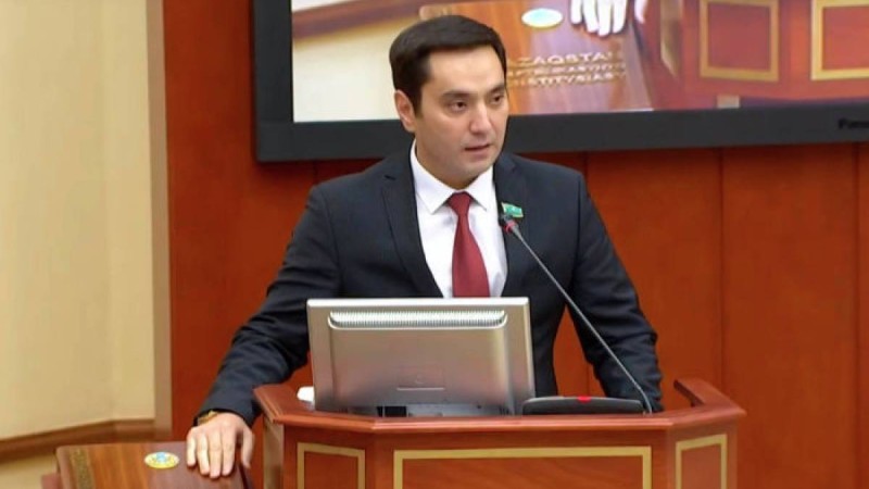 Депутат Нұрлан Әлімжанов тасадан тас ататындарға жауап берді