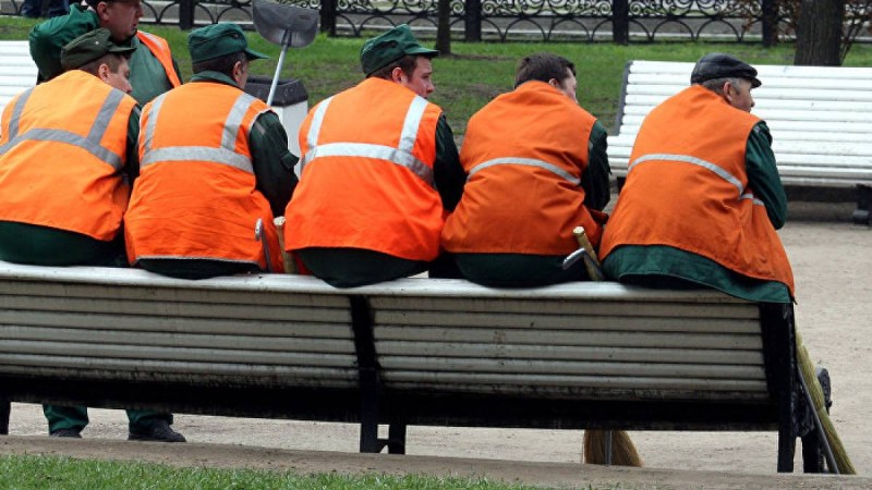 "Кредитіміз бар" Ақтауда көше тазалаушылар наразылық танытып жатыр