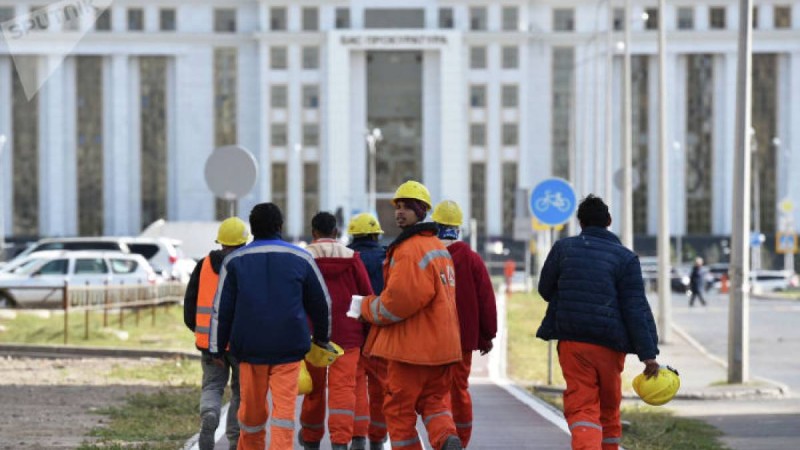 Жұмысшылар ереуілі: Әбу-Даби плазадағылардың талабы
