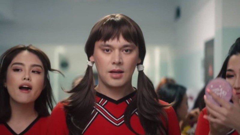 Қыз болып киінген Нағима Есқалиеваның ұлы жұрттың көңілін көтерді